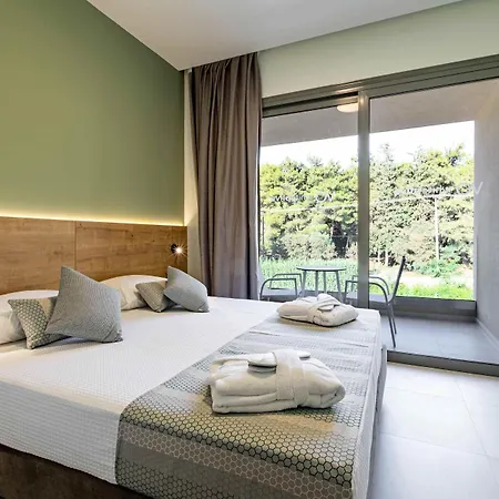 White Olive Elite 5* Laganász