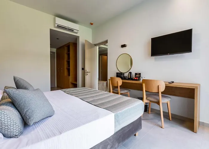 White Olive Elite Laganas